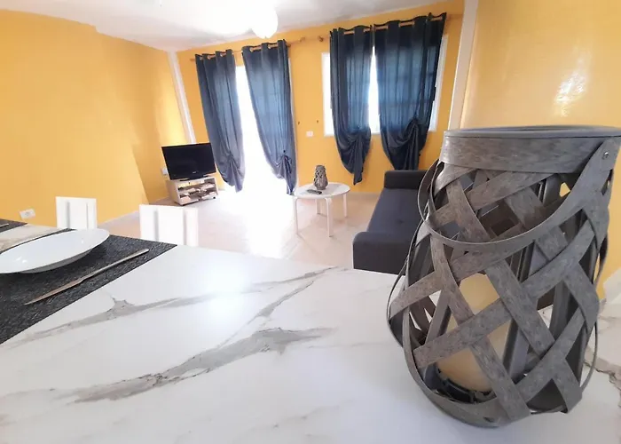 The Heights Deluxe 아로나